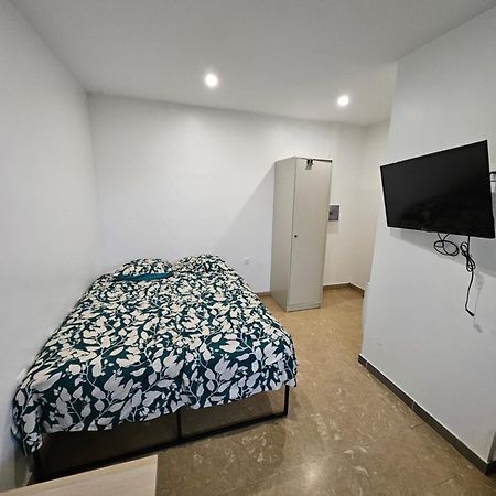 Studio Independant Et Bien Equipe Avec Veranda Commune Neuilly-sur-Marne Eksteriør billede
