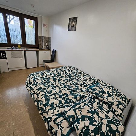 Studio Independant Et Bien Equipe Avec Veranda Commune Neuilly-sur-Marne Eksteriør billede