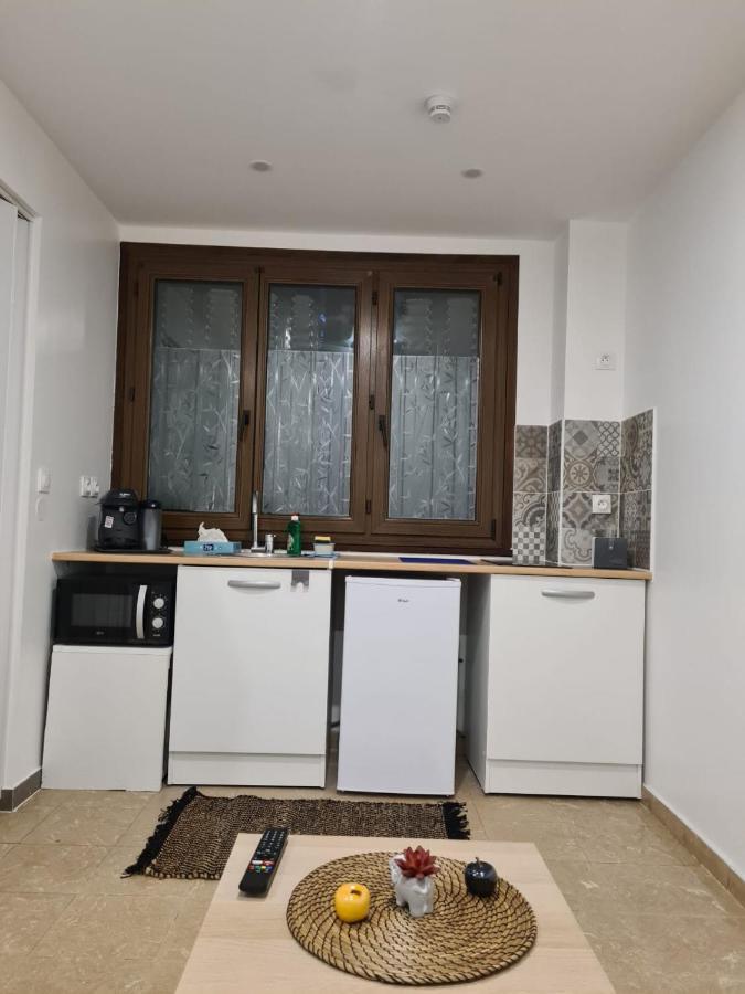 Studio Independant Et Bien Equipe Avec Veranda Commune Neuilly-sur-Marne Eksteriør billede