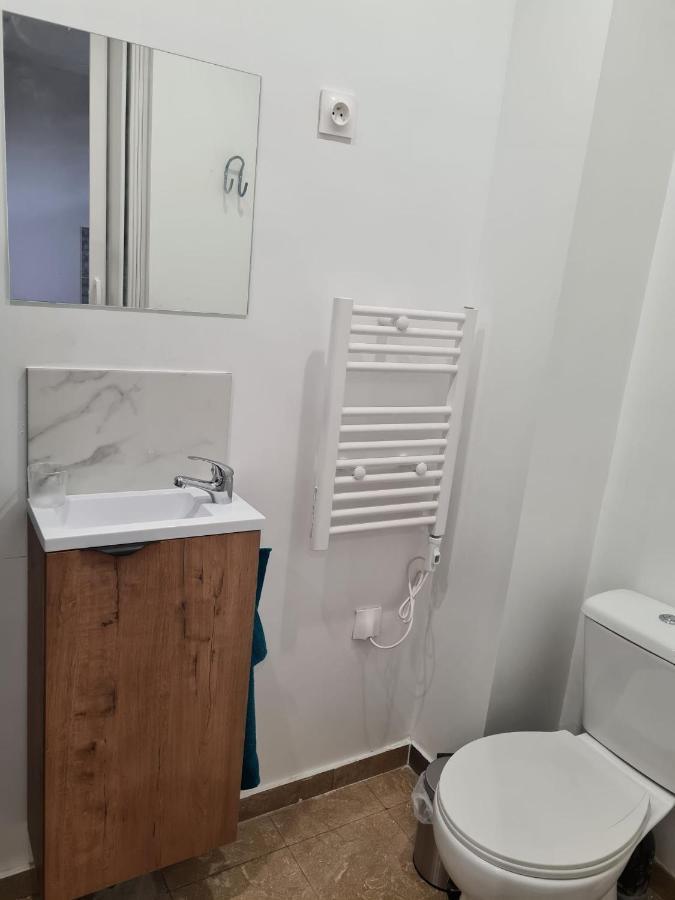 Studio Independant Et Bien Equipe Avec Veranda Commune Neuilly-sur-Marne Eksteriør billede