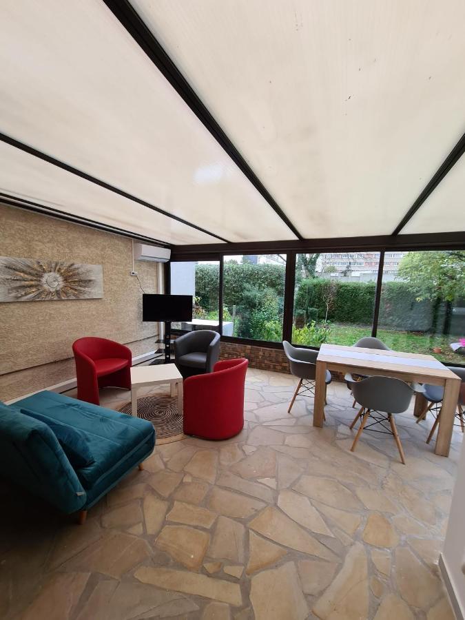 Studio Independant Et Bien Equipe Avec Veranda Commune Neuilly-sur-Marne Eksteriør billede