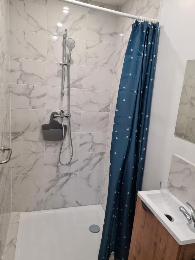 Studio Independant Et Bien Equipe Avec Veranda Commune Neuilly-sur-Marne Eksteriør billede